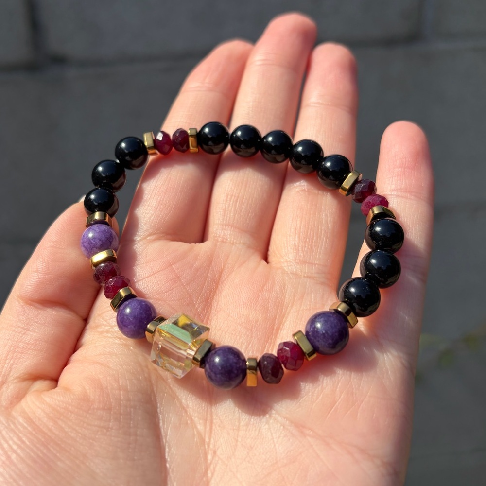 Elegant Black and Purple Beaded Bracelet
